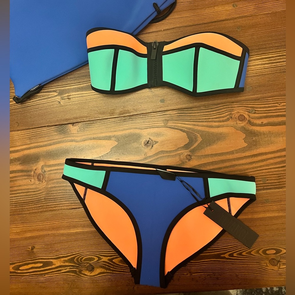 Triangle swimsuit bikini new with tags medium top large bottoms with bag